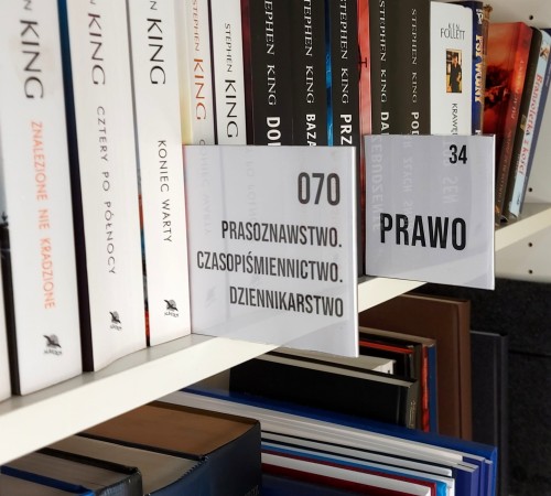 rozdzielacz-do-ksiazek-przezroczysty (1).jpg
