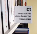 rozdzielacz-do-ksiazek-przezroczysty (2).jpg